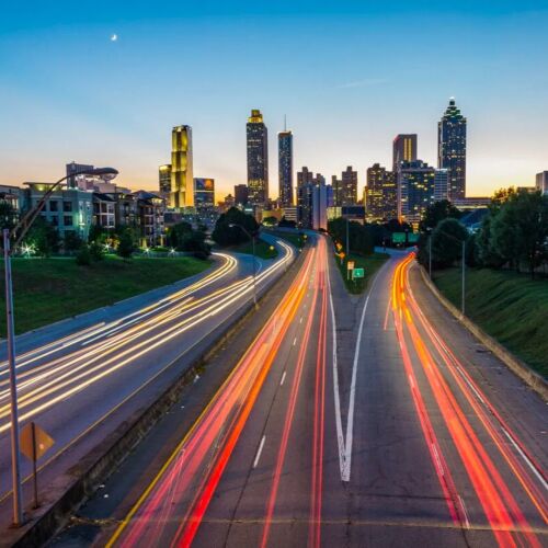 La Junta de ARC adopta un plan de electrificación del transporte regional para orientar las inversiones en infraestructura de vehículos eléctricos en el área metropolitana de Atlanta