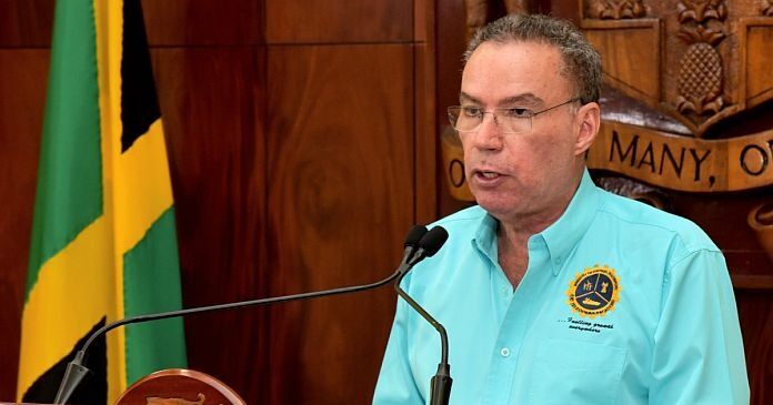 Los precios del petróleo en Jamaica se alinearán con un mecanismo de precios escalonados
