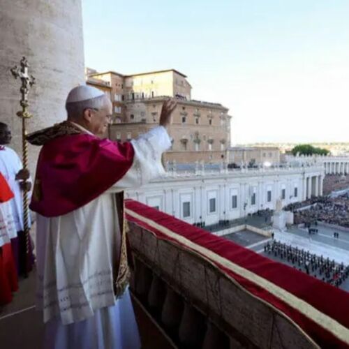 El cardenal Prevost, misionero de EEUU, es elegido Papa y toma el nombre de León XIV