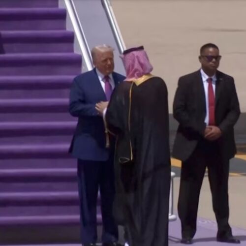 Trump inicia gira por Arabia Saudita con promesas de millonarios acuerdos comerciales
