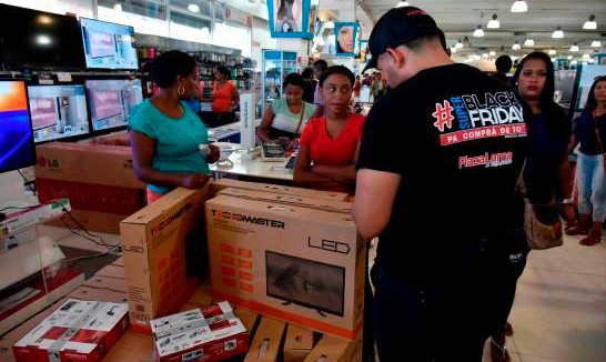Consumidores dominicanos gastaron RD$5,300 millones con tarjetas en Black Friday