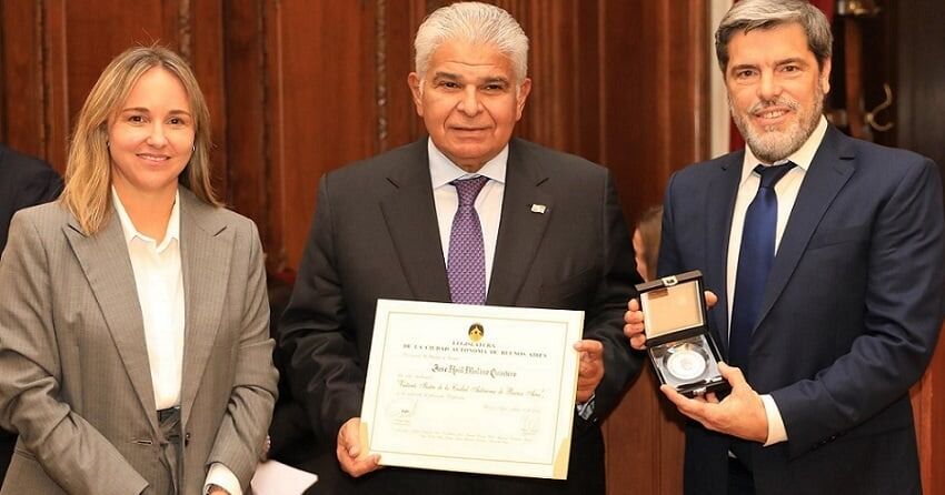 Presidente Mulino recibe distinción 'visitante ilustre´ de parte de la Legislatura de Buenos Aires