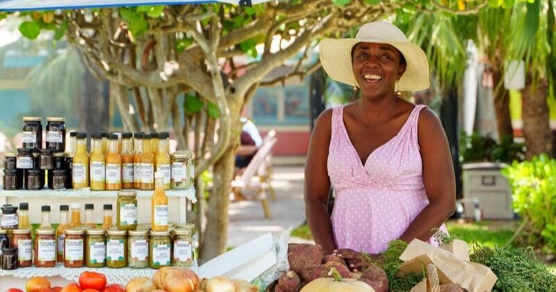 El mercado de agricultores regresa a Paradise Island y ofrece alimentos frescos y saludables