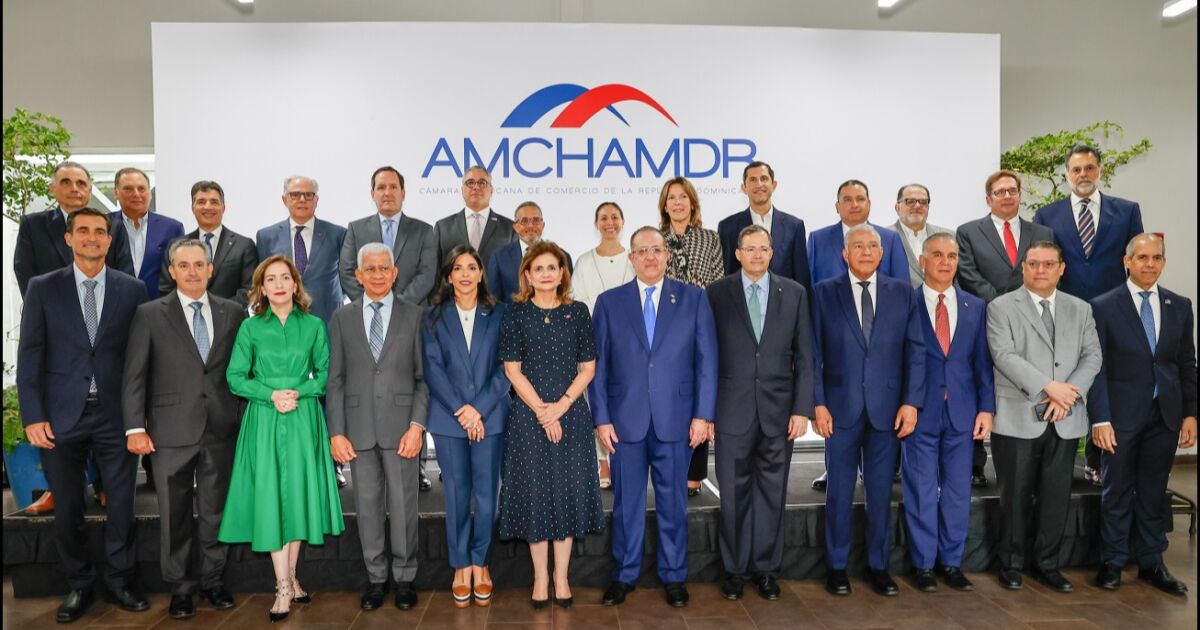 Ministro Magín Díaz resalta compromiso del Gobierno dominicano con el crecimiento económico en almuerzo de Amchamdr