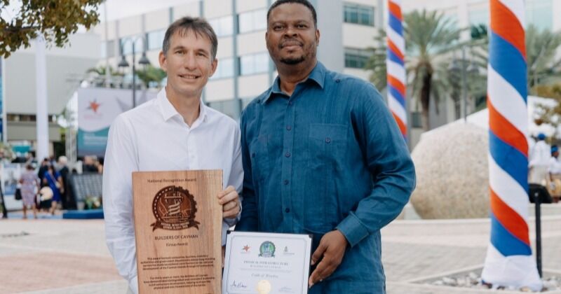 Flow recibe el reconocimiento como "Constructor de Caimán"