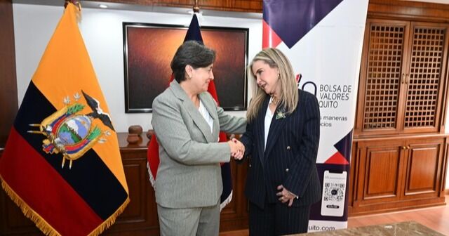 CCQ y la Bolsa de Valores Quito firman convenio para fortalecer el acceso a información y financiamiento empresarial