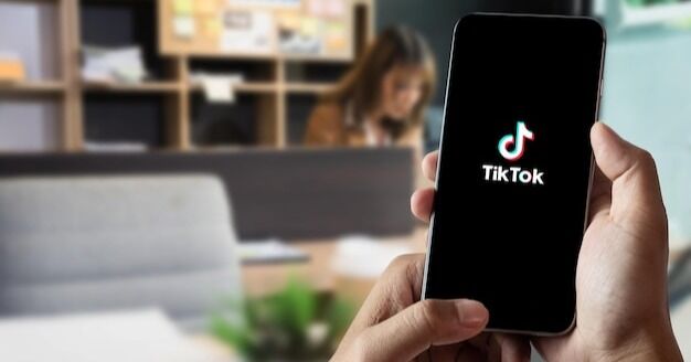 TikTok podría procesar datos sobre el estatus migratorio de sus usuarios