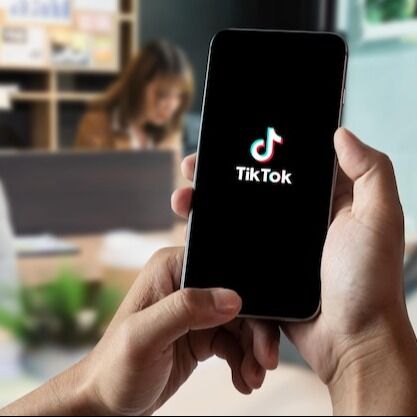 TikTok podría procesar datos sobre el estatus migratorio de sus usuarios