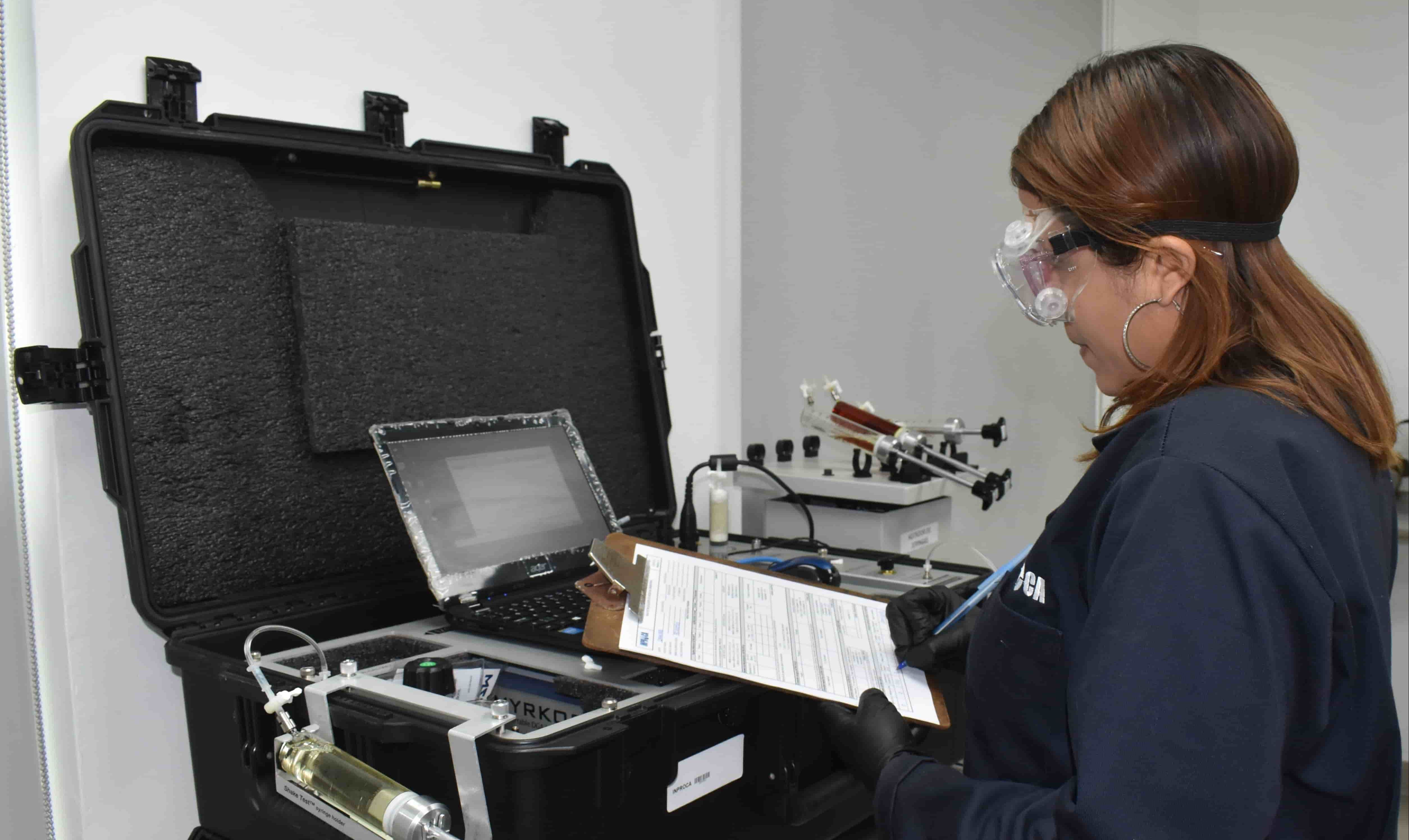 INPROCA cuenta con el único laboratorio para realizar análisis fisicoquímicos y cromatografías de gases disueltos en aceites dieléctricos de transformadores en el país