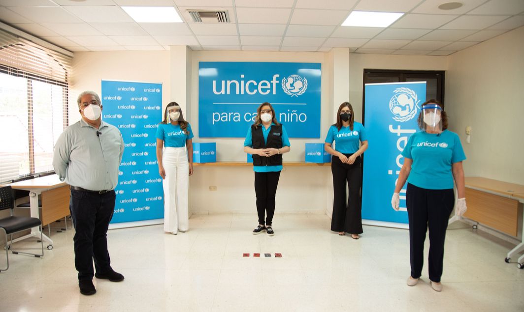 UNICEF entrega 10 toneladas de equipos de protección para el personal de salud que trabaja en la respuesta a la pandemia del COVID-19
