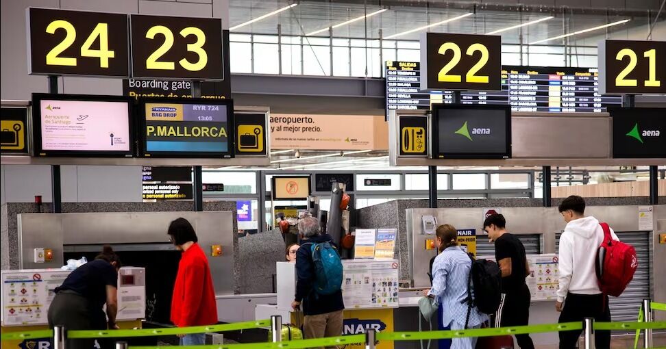 Bruselas expedienta a España por impedir que las aerolíneas cobren por el equipaje de mano