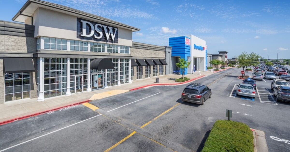 Empresa inmobiliaria de Florida compra centro comercial Kennesaw