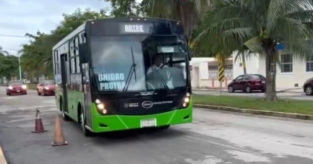 Lezama lanza el transporte Mobi al tiempo que abre el Puente Nichupté