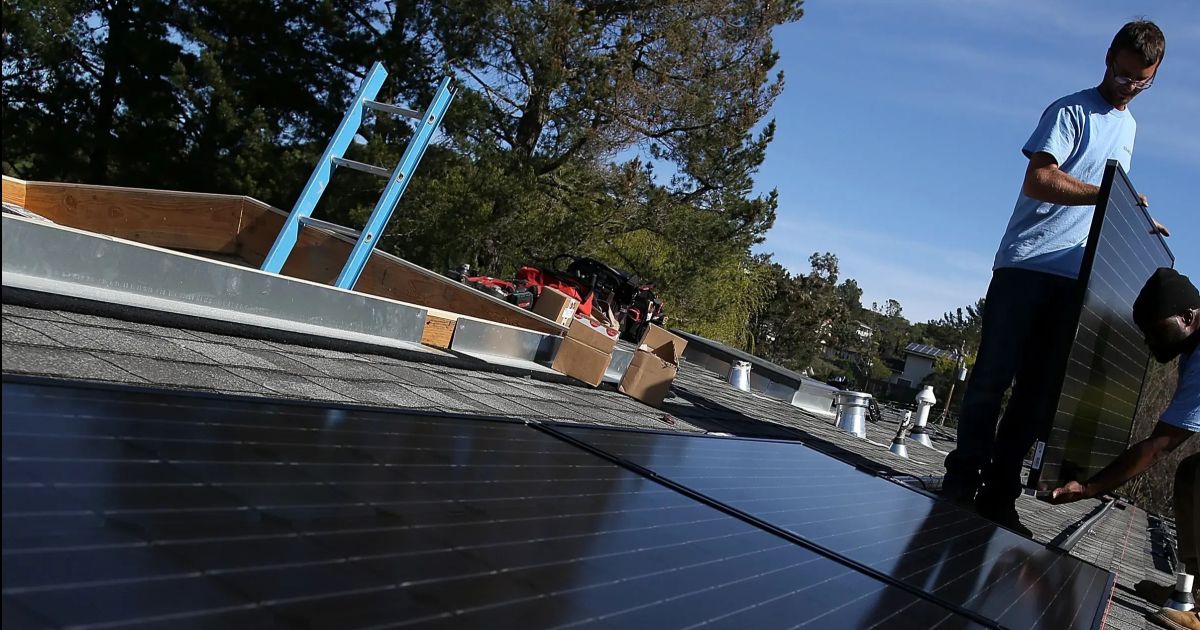 En el Día de la Tierra, anunciarán 7 mil millones de dólares en subvenciones para energía solar residencial