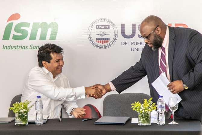 Industrias San Miguel firma acuerdo con USAID  Para fortalecer el desarrollo sostenible en la región Noroeste y la zona fronteriza