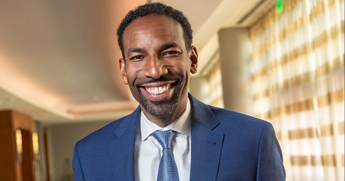 Operation HOPE honra al alcalde de Atlanta, Andre Dickens, por sus contribuciones a la educación financiera
