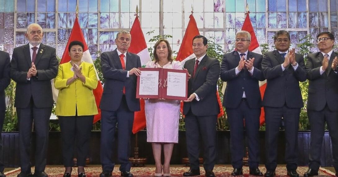 Presidenta Dina Boluarte promulga la ley de amnistía para policías y militares