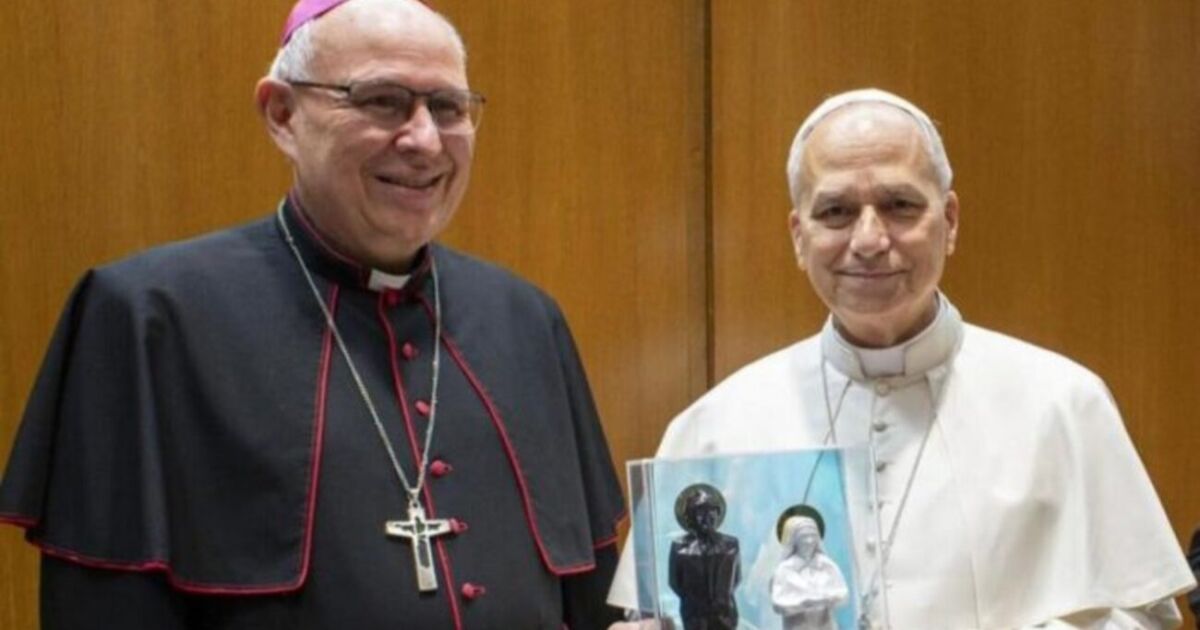 Monseñor Biord regaló una escultura del Dr. José Gregorio Hernández y Madre Carmen Rendiles al Papa León