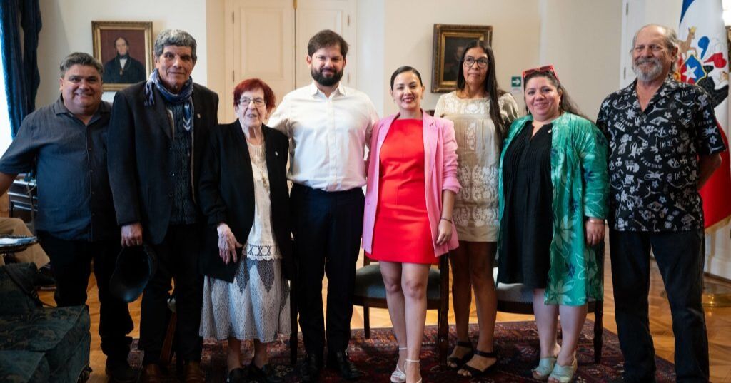 Presidente Boric se reunió con artesanos y artesanas para conmemorar la promulgación de la Ley de Artesanía