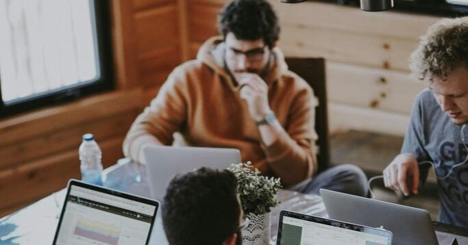 La promesa laboral que no se cumple está acelerando la fuga de talento en Chile