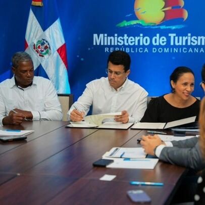 MITUR y guías turísticos firman acuerdo para mejorar calidad del servicio a turistas
