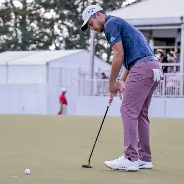 Schauffele y Rahm presionan al líder Scheffler