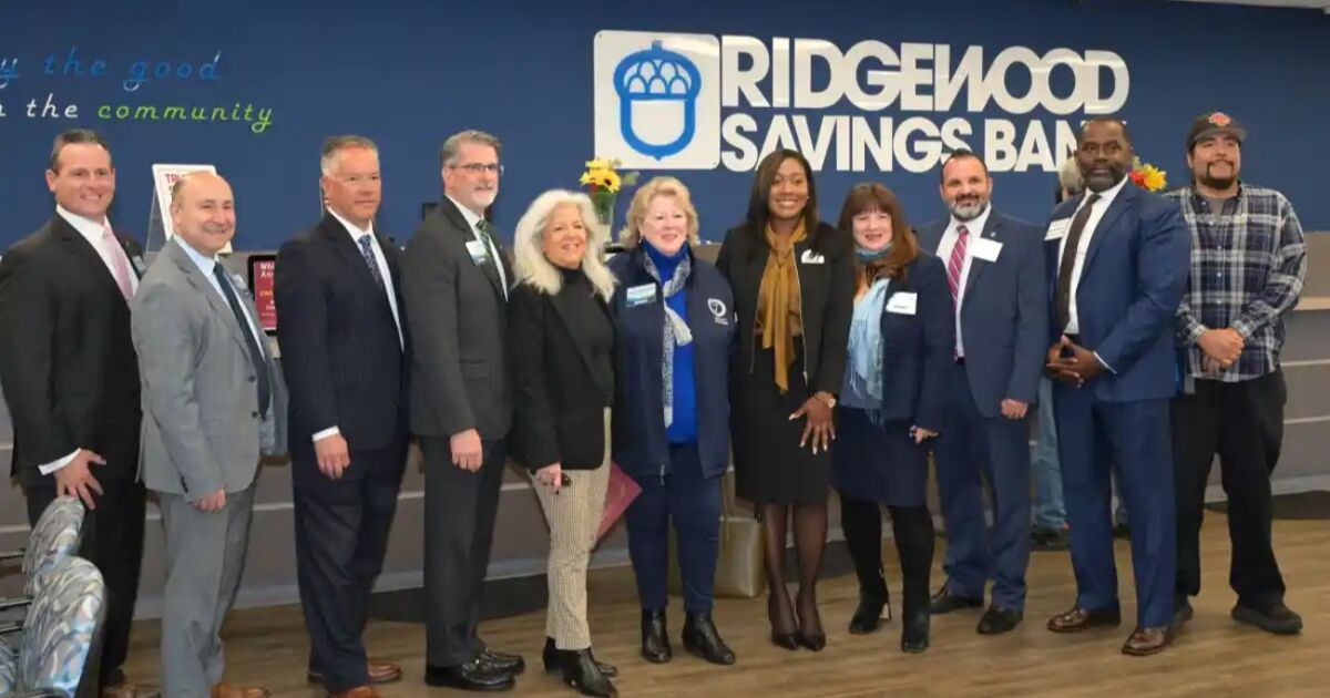 Ridgewood Savings Bank celebra el 50 aniversario de su sucursal en Whitestone