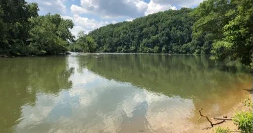 Descubren fuente del derrame de aguas negras en río Chattahoochee