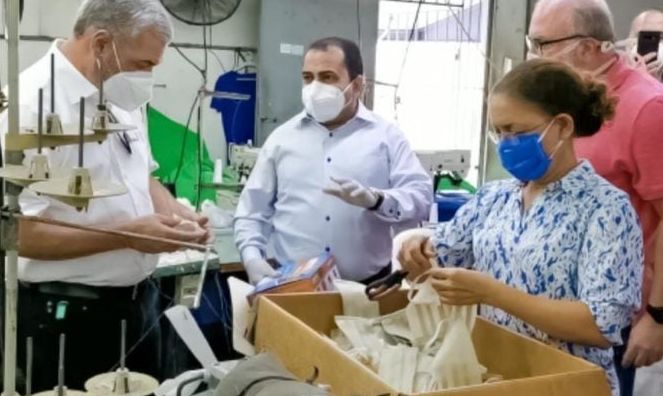Gonzalo Castillo le compra 200 mil mascarillas a Asociación de Textileros Dominicanos