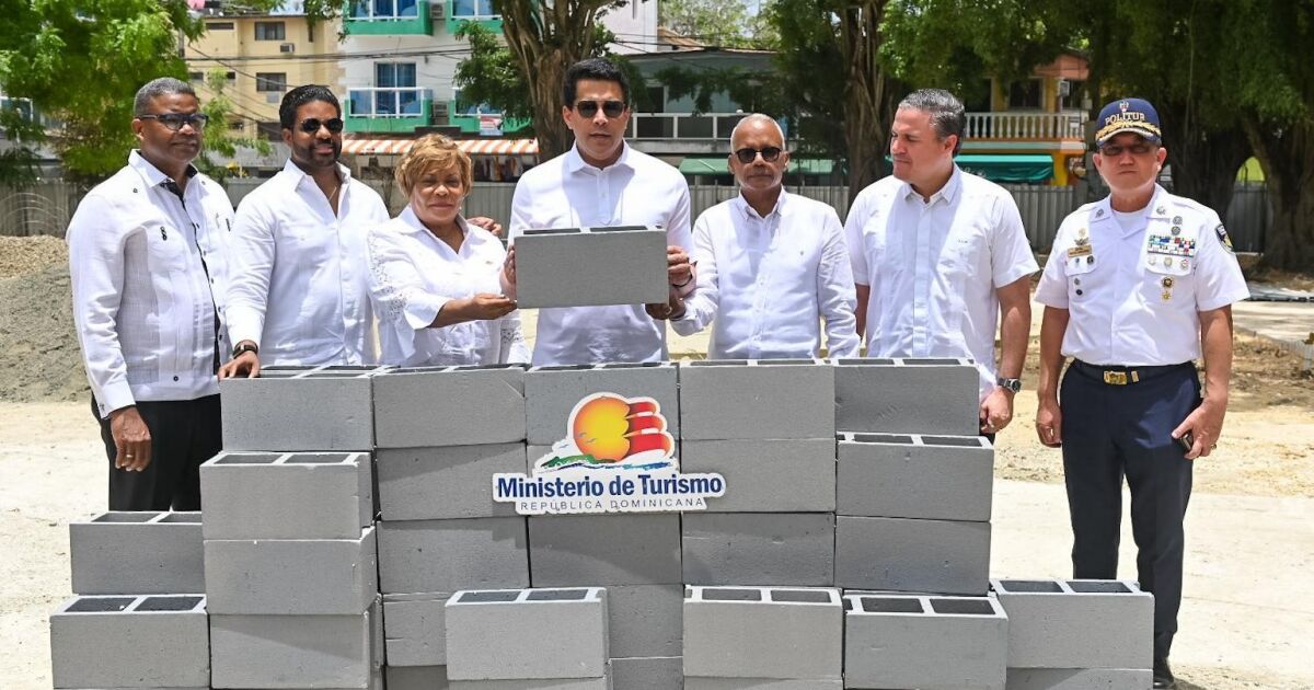 David Collado inicia malecón, plaza y parque en Boca Chica
