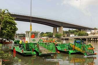 Retiro de residuos sólidos y lilas de ríos Ozama e Isabela por parte de Fundación Tropigas con Barcos Recolectores