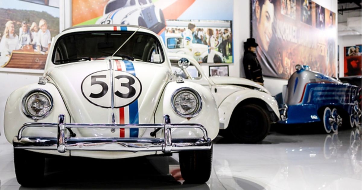 Toma asiento en el vehículo de tu película favorita en el Orlando Auto Museum