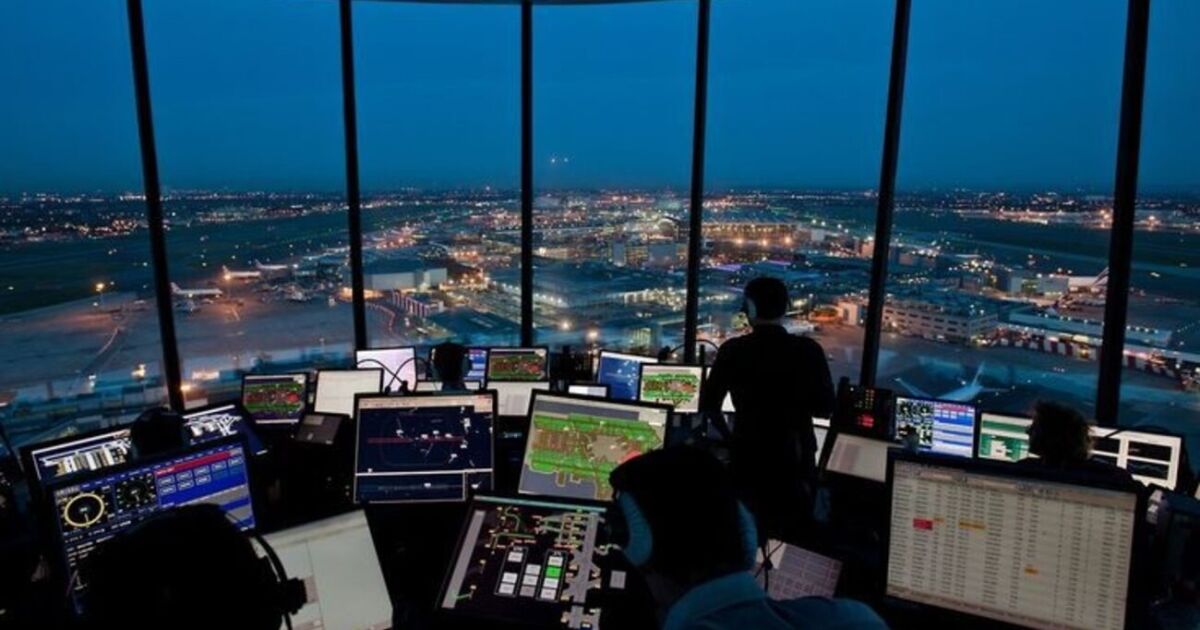 FAA planea contratar 2.000 controladores aéreos