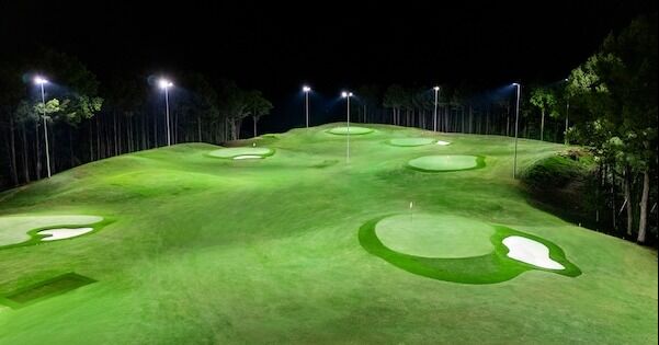 El único campo de golf par 3 iluminado de Georgia abrirá sus puertas el 25 de abril en el Lanier Islands Resort