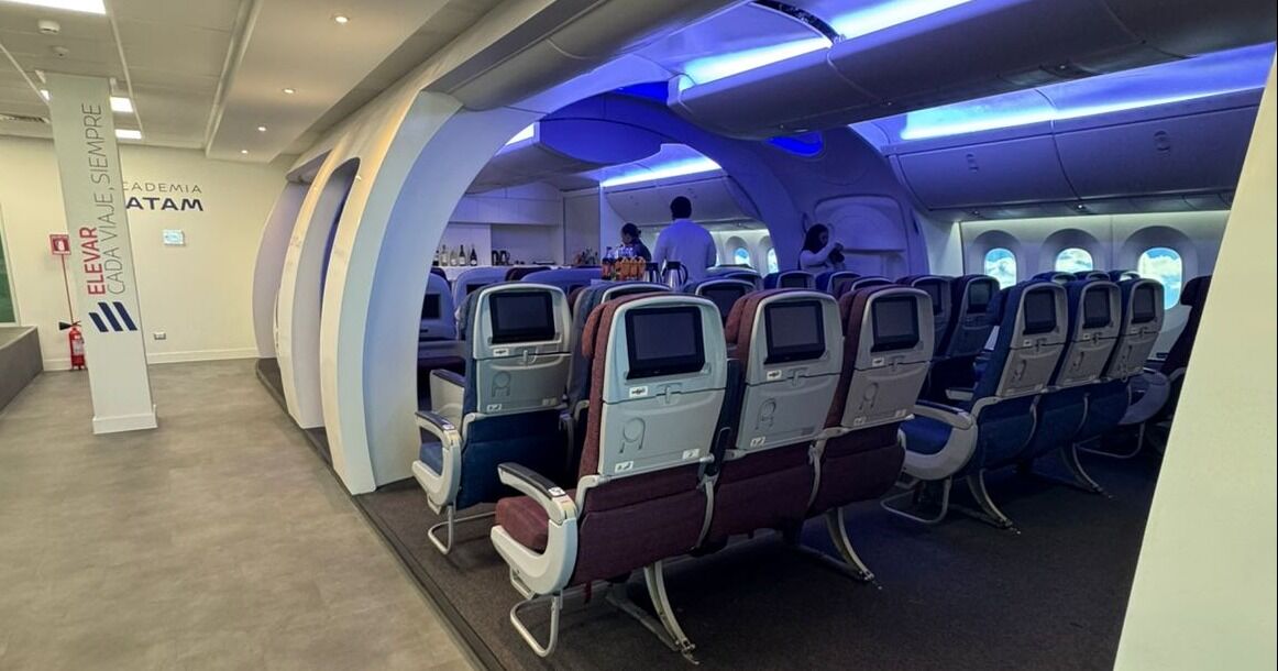 LATAM Airlines Group innova en la capacitación de su tripulación con la primera maqueta Boeing 787 de Sudamérica