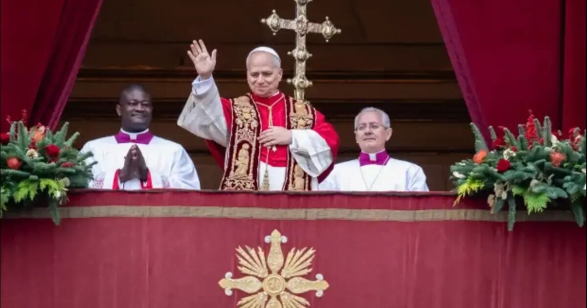El Papa León XIV hace un llamado a la solidaridad global en su primer mensaje «Urbi et Orbi»