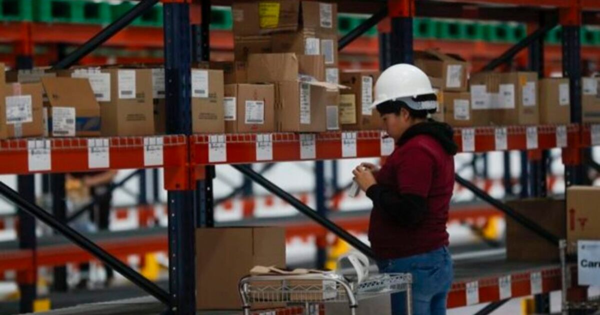 Trump toma medidas para gravar con aranceles semiconductores y productos de farmacia