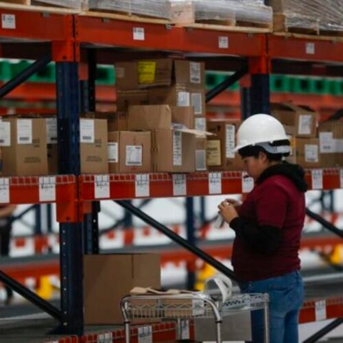 Trump toma medidas para gravar con aranceles semiconductores y productos de farmacia
