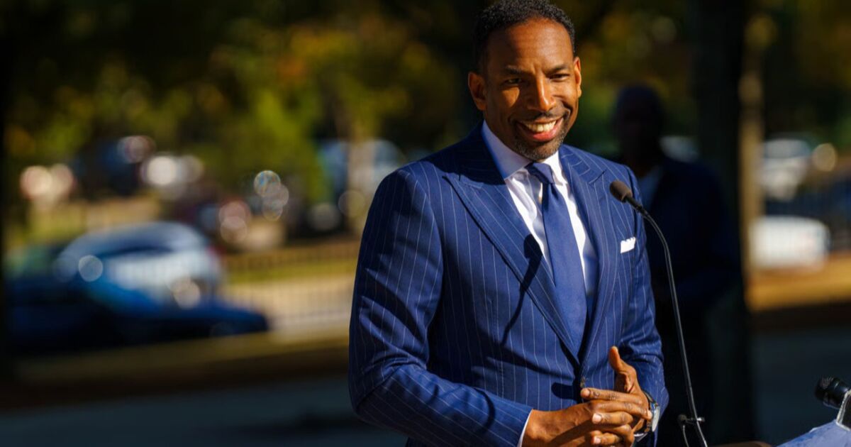 El alcalde Andre Dickens anuncia la celebración de Nochevieja 'Countdown Over ATL'