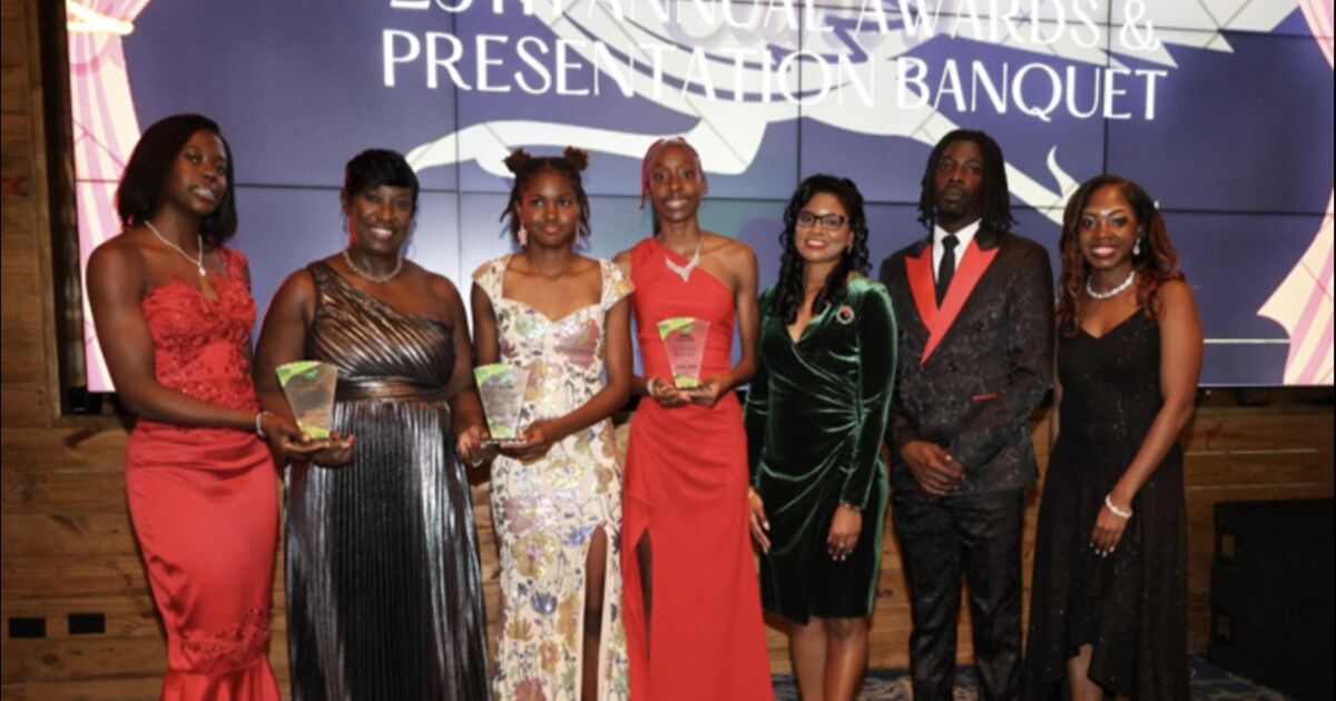 El Roadrunners Track and Field Club celebra su 25.º banquete anual de entrega de premios