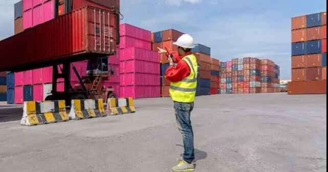 Exportaciones nacionales crecen 15% en bienes y 5% en servicios