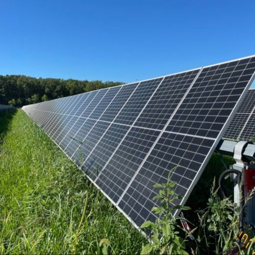 Los proyectos de energía limpia benefician a los trabajadores sindicalizados que fabrican paneles solares