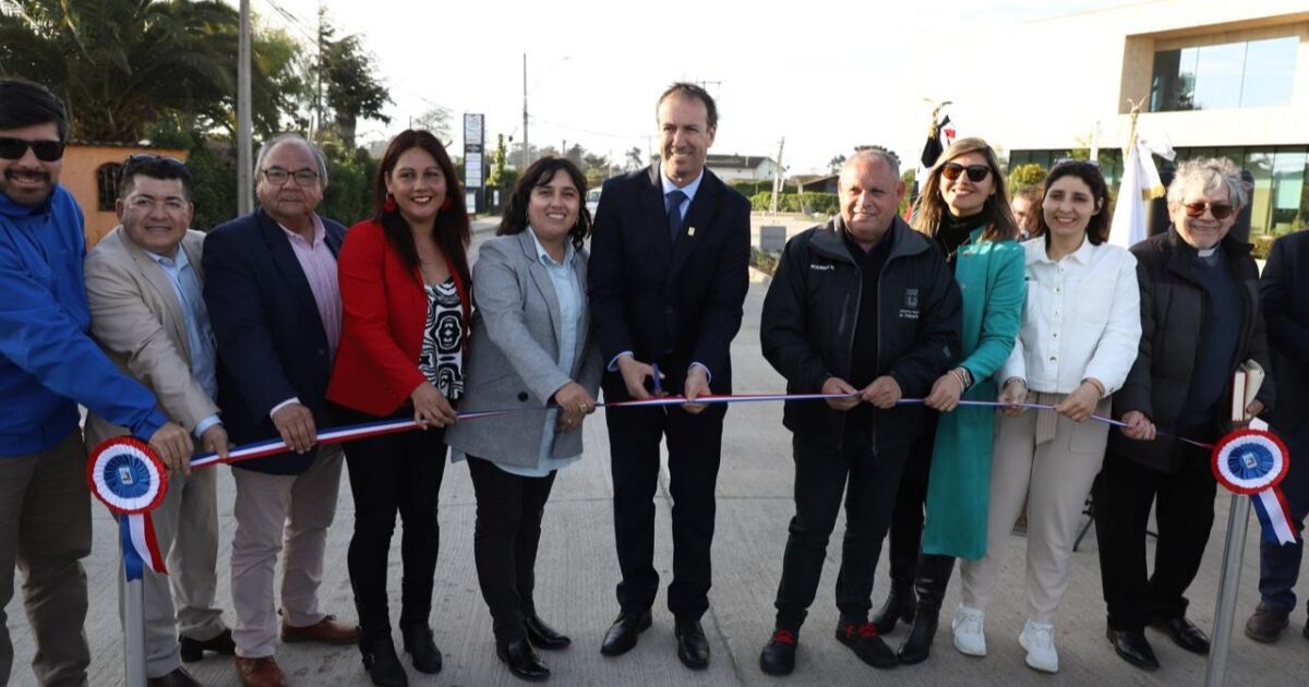 Gobierno Regional de Valparaíso inauguró proyecto de pavimentación y entregó vehículos de seguridad en la comuna de Santo Domingo