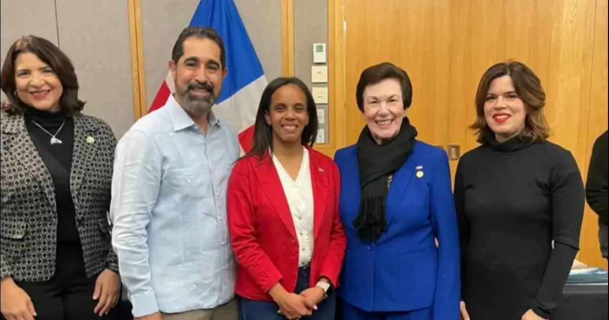Embajadora dominicana participa en Noche internacional en Academia del FBI