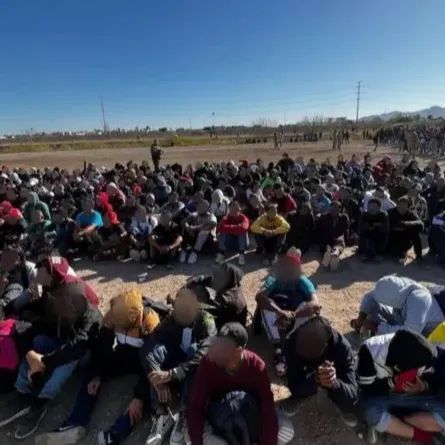 EEUU dice que flujo de migrantes desde México ha bajado a la mitad