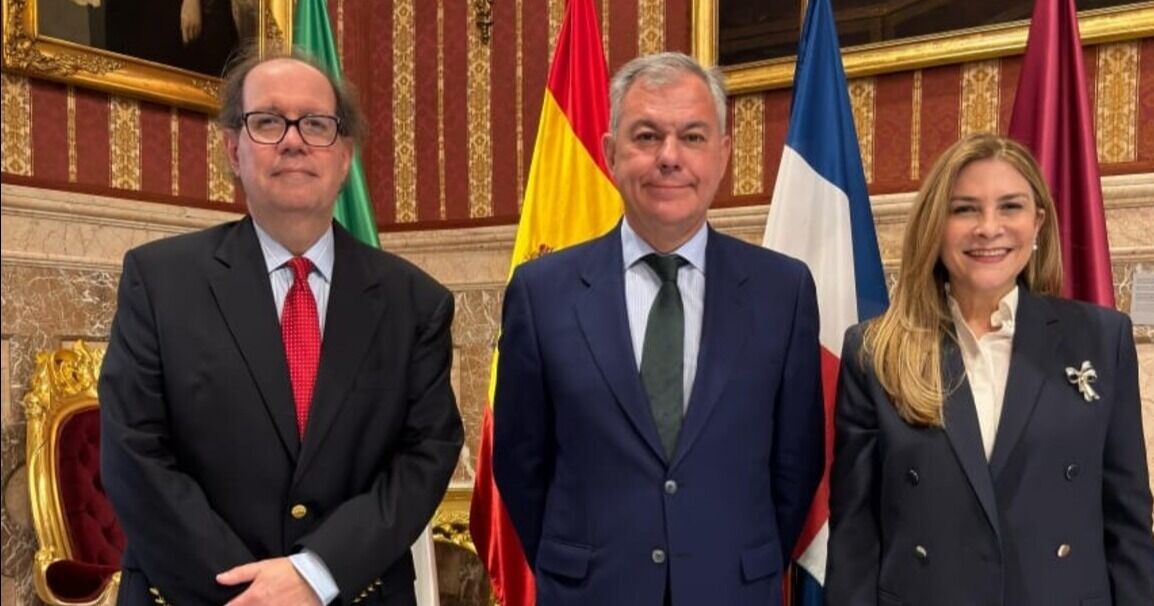 Alcalde de Sevilla valora acuerdo hermanamiento con Santo Domingo