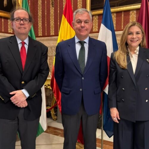 Alcalde de Sevilla valora acuerdo hermanamiento con Santo Domingo