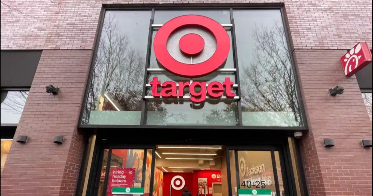 Las cadenas de negocios se están volviendo cada vez más comunes en Jackson Heights