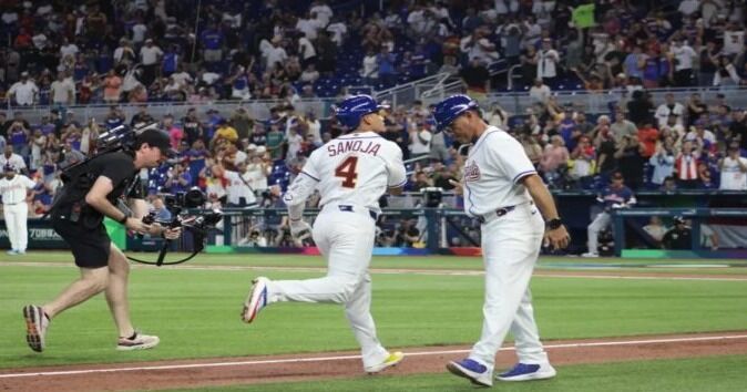 Venezuela debutó con triunfo en el Clásico Mundial