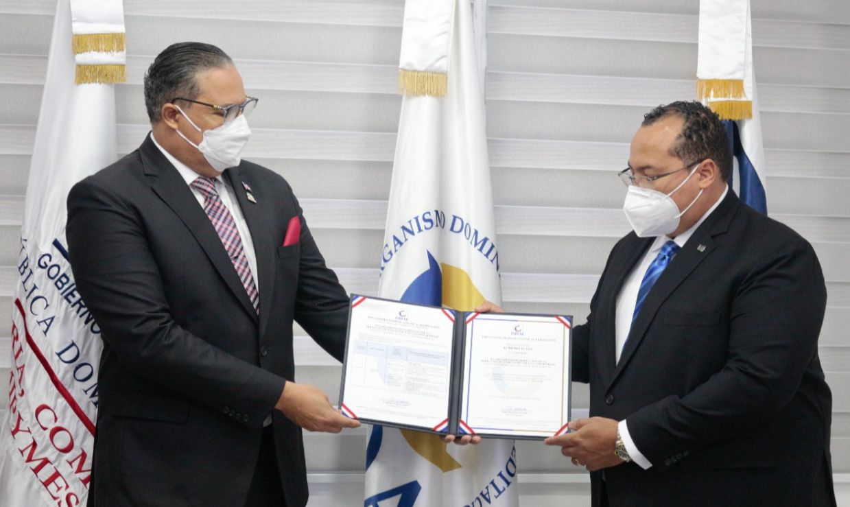 ODAC entrega certificado de acreditación al INDOCAL
